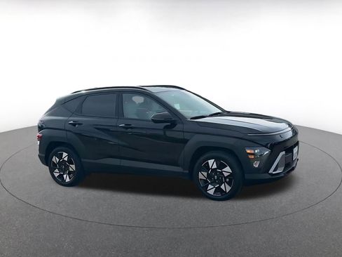 Used 2025 Hyundai Kona SEL image 2