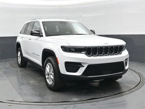 New 2025 Jeep Grand Cherokee Laredo image 10