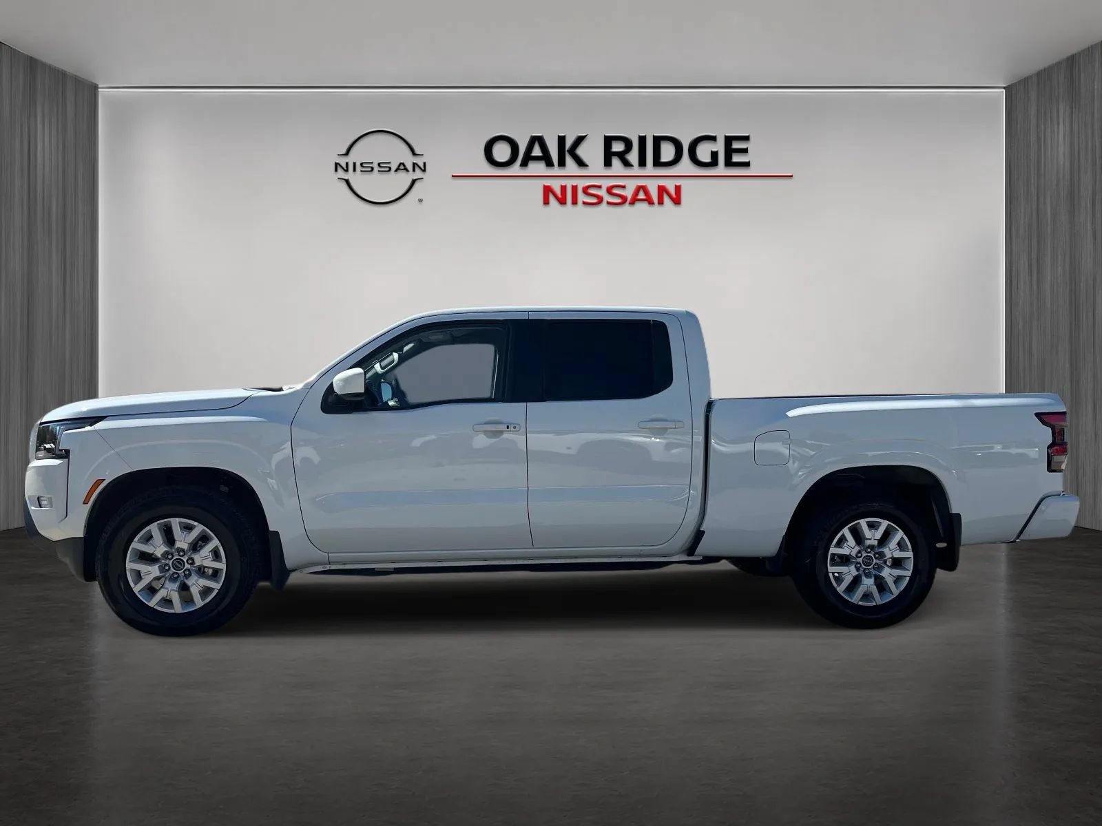 Used 2024 Nissan Frontier SV RWD image 6