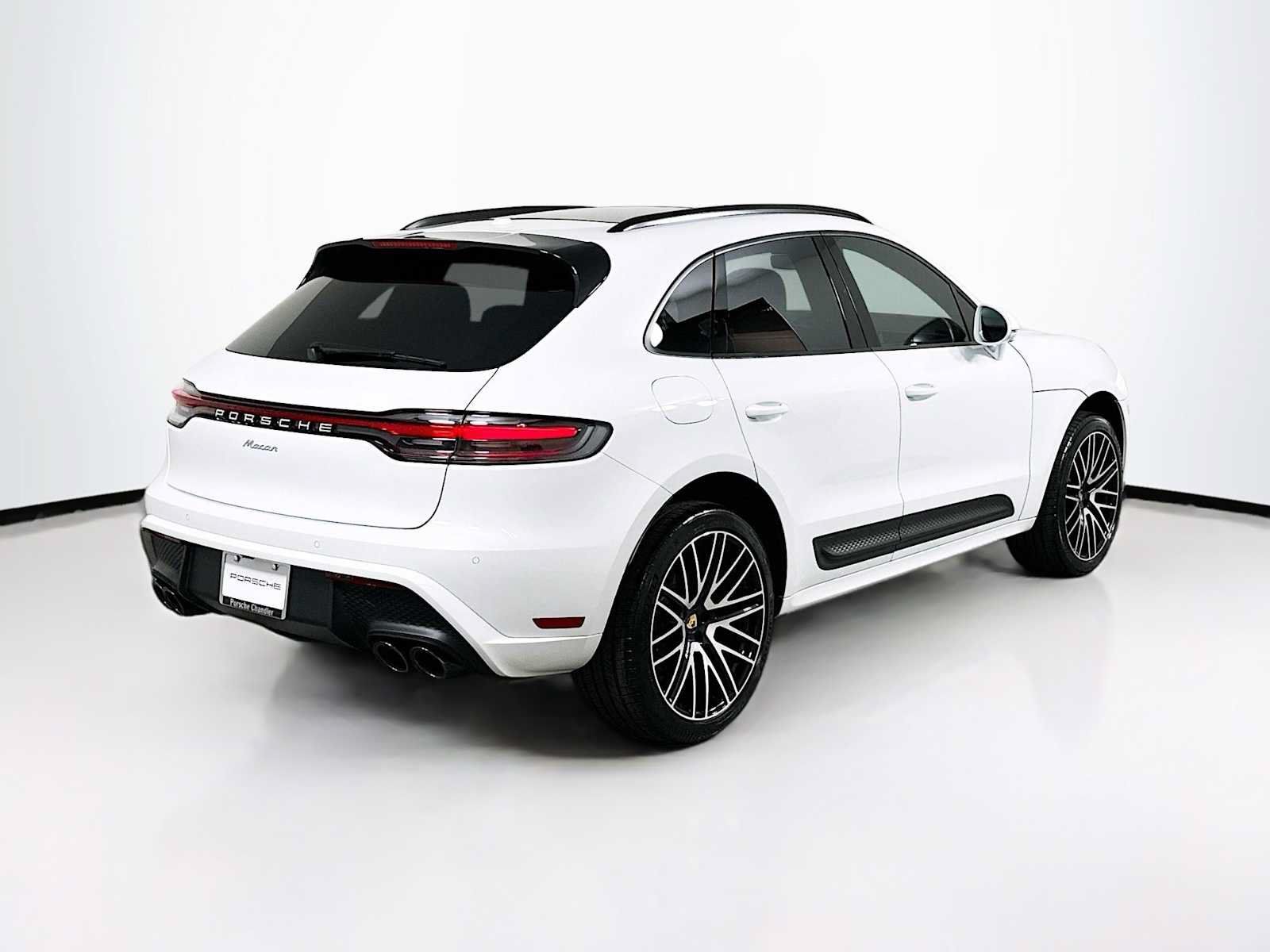 Certified 2026 Porsche Macan AWD/4WD image 9