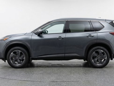 Used 2025 Nissan Rogue SV FWD image 5