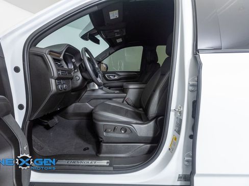 Used 2022 Chevrolet Tahoe Z71 w/ Luxury Package AWD/4WD image 11