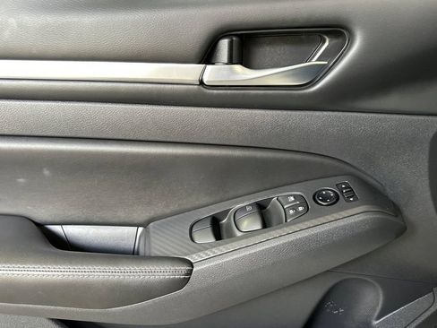Used 2022 Nissan Altima 2.5 SV AWD/4WD image 11