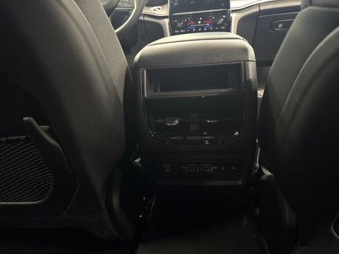 Used 2024 Jeep Grand Cherokee Limited AWD/4WD image 31
