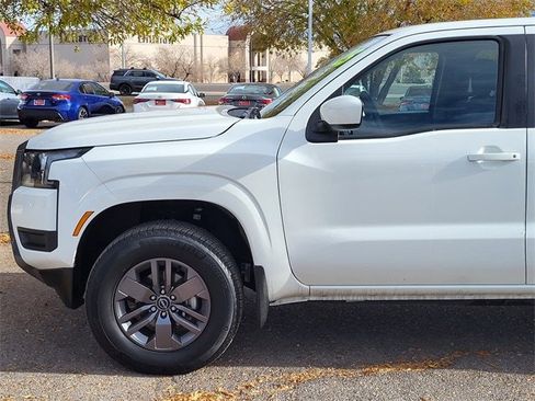 Used 2025 Nissan Frontier SV image 8