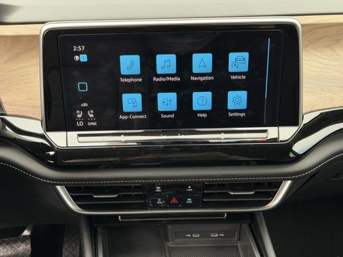 Used 2024 Volkswagen Atlas SE FWD image 18