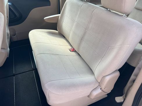Used 2013 Dodge Grand Caravan American Value Package FWD image 10