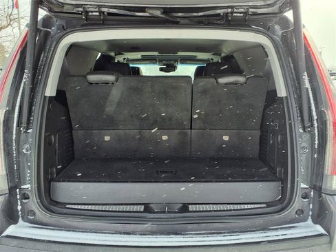 Used 2015 Cadillac Escalade Luxury image 8