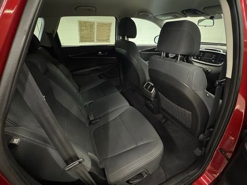 Used 2017 Kia Sorento LX image 13
