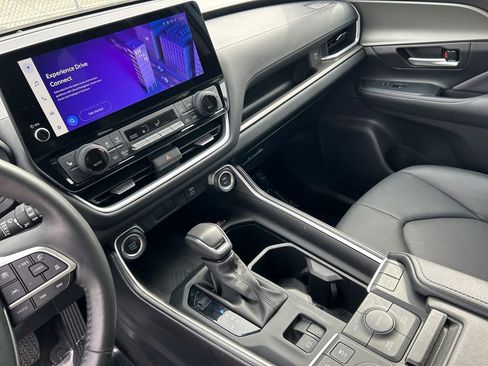 Used 2024 Toyota Grand Highlander XLE image 20