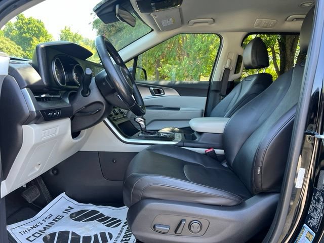 Used 2022 Kia Carnival LX FWD image 12