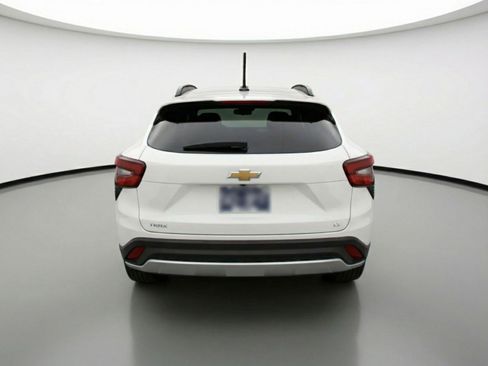 Used 2025 Chevrolet Trax LT image 7
