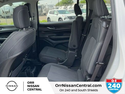 Used 2023 Jeep Grand Cherokee L Laredo AWD/4WD image 14
