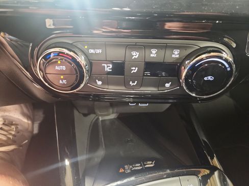 New 2025 Chevrolet Trax ACTIV w/ Sunroof Package image 18