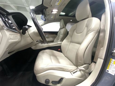 Used 2022 Volvo V90 B6 Cross Country w/ Advanced Package AWD/4WD image 17