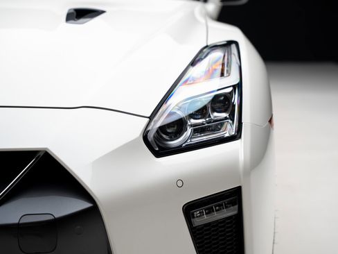 Used 2019 Nissan GT-R Premium AWD/4WD image 10