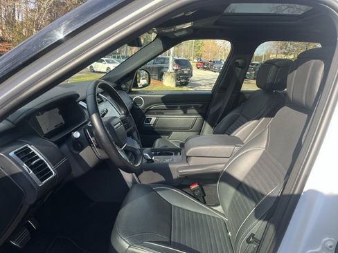 Used 2024 Land Rover Discovery Metropolitan Edition image 5