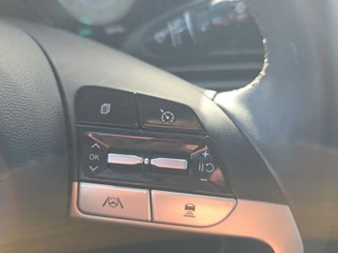 Used 2022 Hyundai Elantra Limited w/ Preferred Accessory Package FWD image 29
