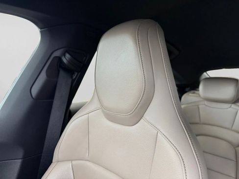 Used 2022 Porsche Taycan image 39