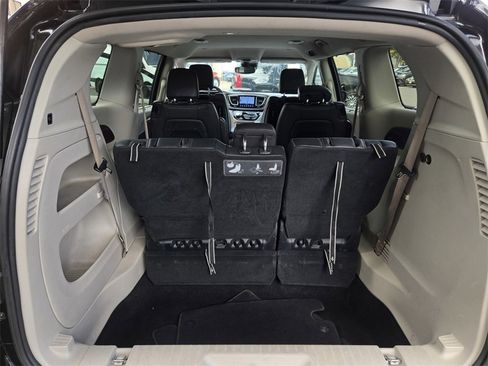 Used 2017 Chrysler Pacifica Touring-L Plus w/ Advanced Safetytec Group image 27