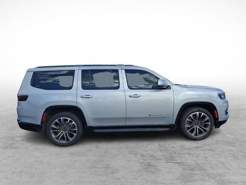 Used 2022 Jeep Wagoneer Series III w/ Flexible Seating Group image 7