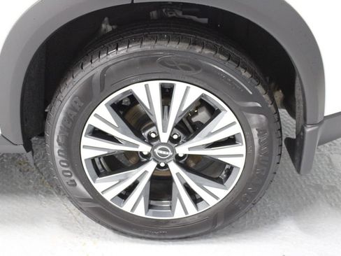 Used 2023 Nissan Rogue SV FWD image 18