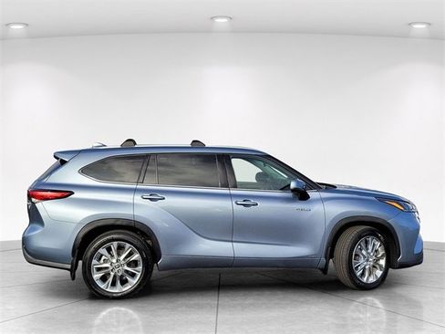 Used 2021 Toyota Highlander Limited image 3