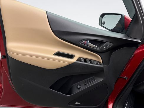 Used 2023 Chevrolet Equinox Premier image 9