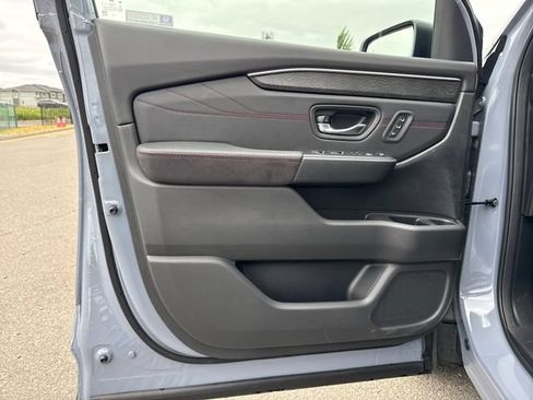 Used 2026 Honda Pilot Black Edition image 18