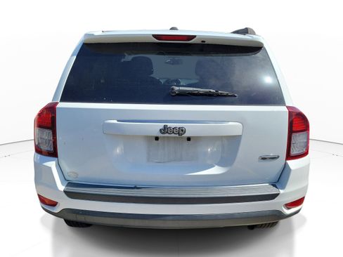 Used 2016 Jeep Compass Latitude FWD image 5