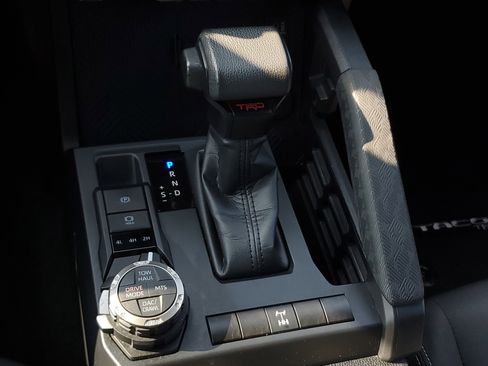 Used 2024 Toyota Tacoma TRD Off-Road AWD/4WD image 30