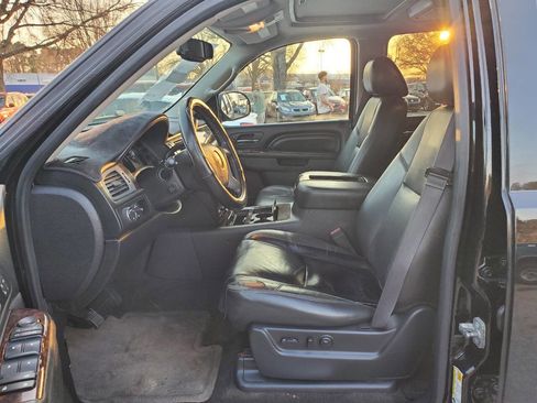 Used 2013 GMC Yukon XL Denali image 4