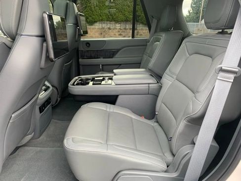 Used 2019 Lincoln Navigator Reserve AWD/4WD image 16