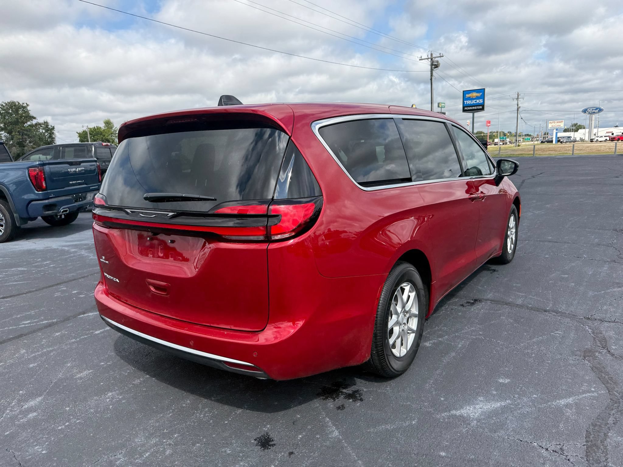 Used 2027 Chrysler Pacifica Select FWD image 49