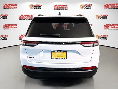 Used 2023 Jeep Grand Cherokee Altitude AWD/4WD image 15