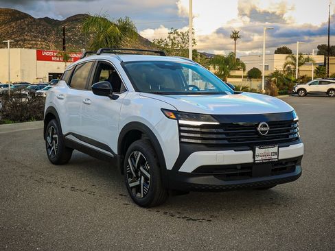 New 2026 Nissan Kicks SV image 2