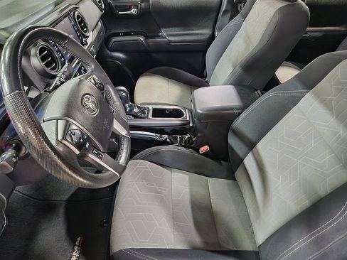 Used 2021 Toyota Tacoma TRD Sport w/ Technology Package RWD image 31