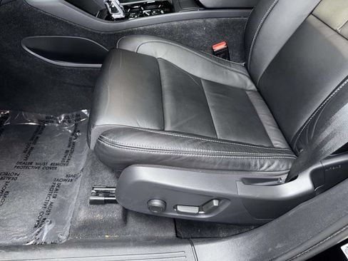 Used 2023 Volvo XC40 B4 Plus FWD image 3