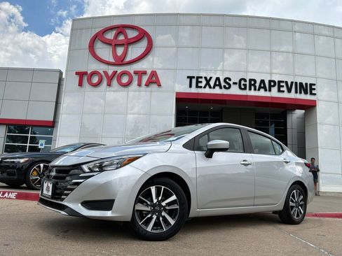 Used 2025 Nissan Versa SV FWD image 2