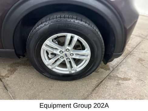 Used 2023 Ford Explorer XLT w/ Equipment Group 202A AWD/4WD image 17