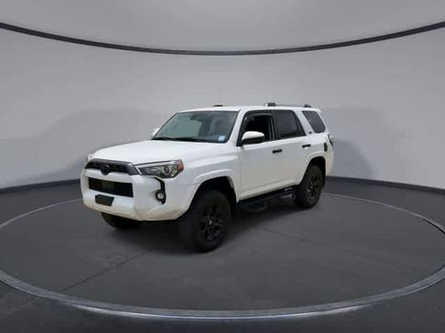 Used 2022 Toyota 4Runner SR5 AWD/4WD image 4