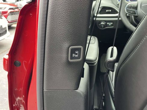 New 2026 Chrysler Pacifica Select FWD image 24