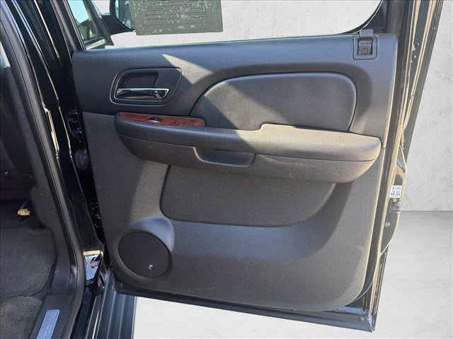 Used 2014 Chevrolet Suburban LTZ RWD image 24