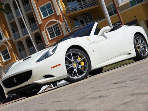 Used 2014 Ferrari California RWD image 64