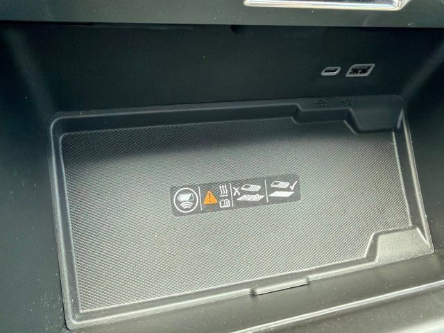Used 2025 GMC Yukon Denali Ultimate AWD/4WD image 19