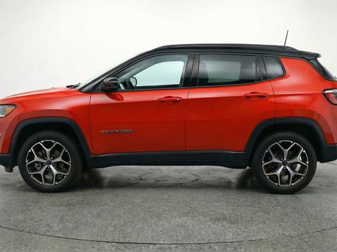 Used 2025 Jeep Compass Limited image 5