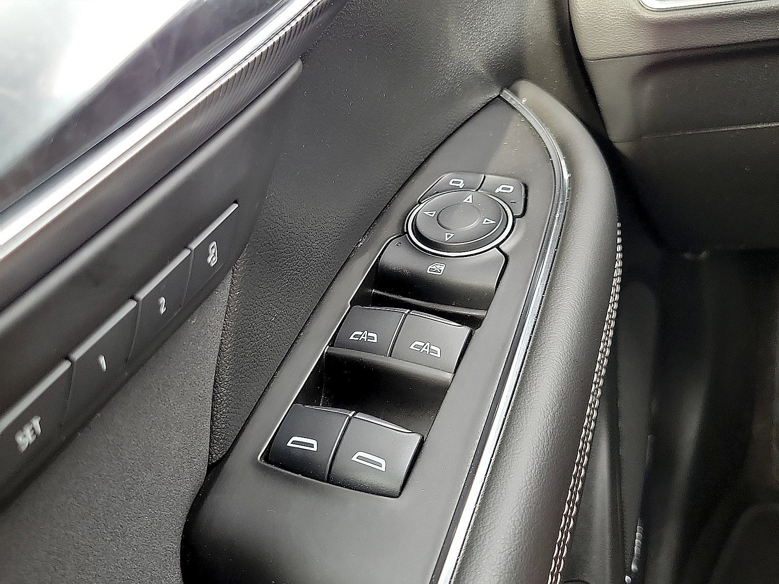 Used 2025 Buick Envision Sport Touring AWD/4WD image 13