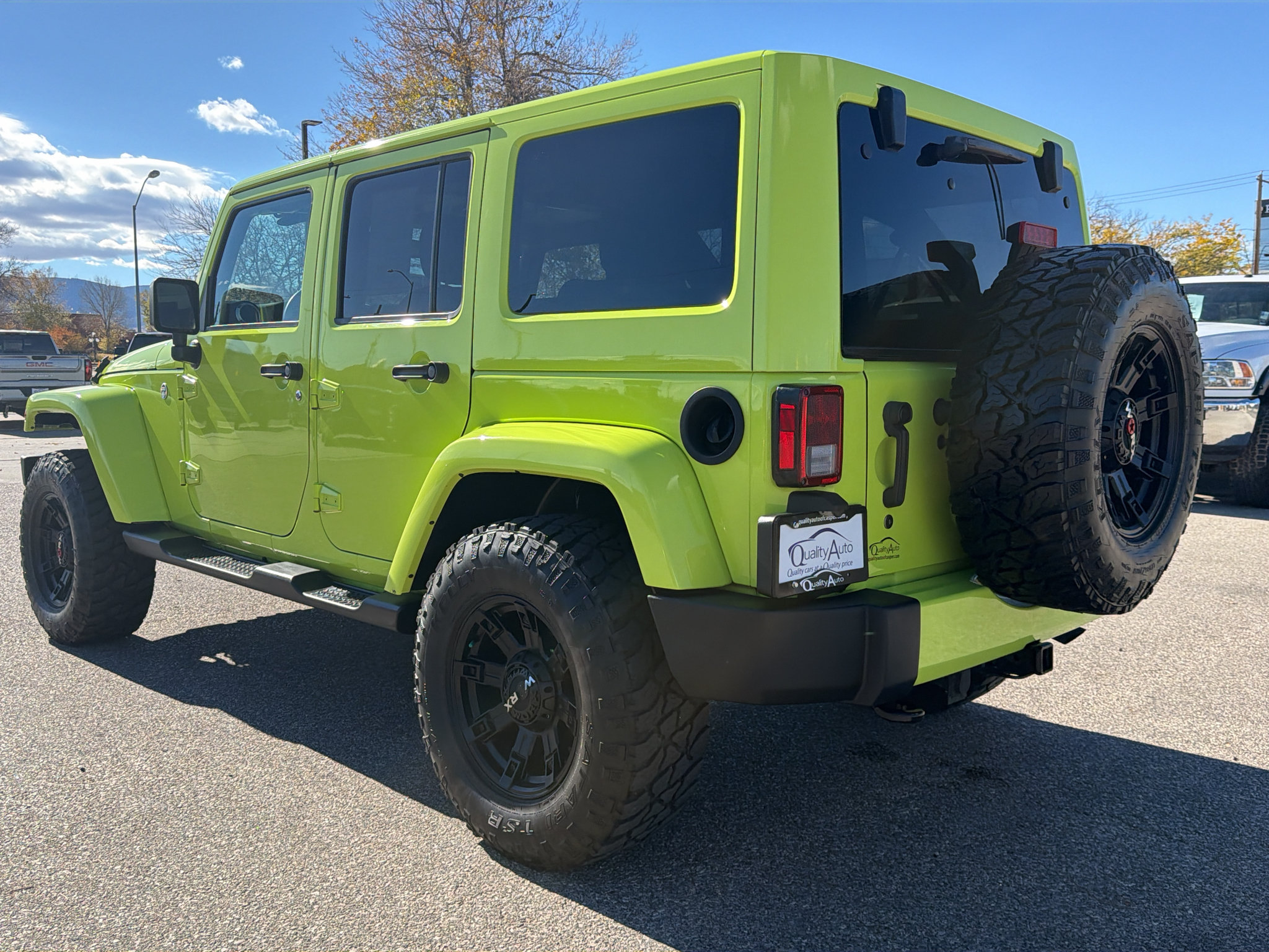 Used 2016 Jeep Wrangler Unlimited Sahara w/ Connectivity Group AWD/4WD image 9