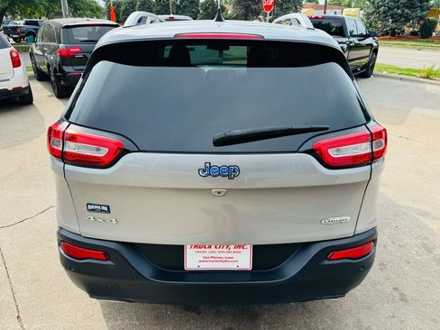 Used 2016 Jeep Cherokee Latitude w/ Safety/Convenience Group AWD/4WD image 4