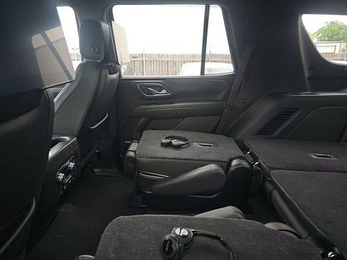 Used 2021 GMC Yukon SLT w/ SLT Luxury Plus Package AWD/4WD image 3